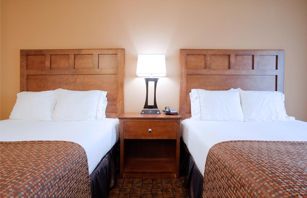 Holiday Inn Express Hotel & Suites Mount Airy By Ihg Room photo