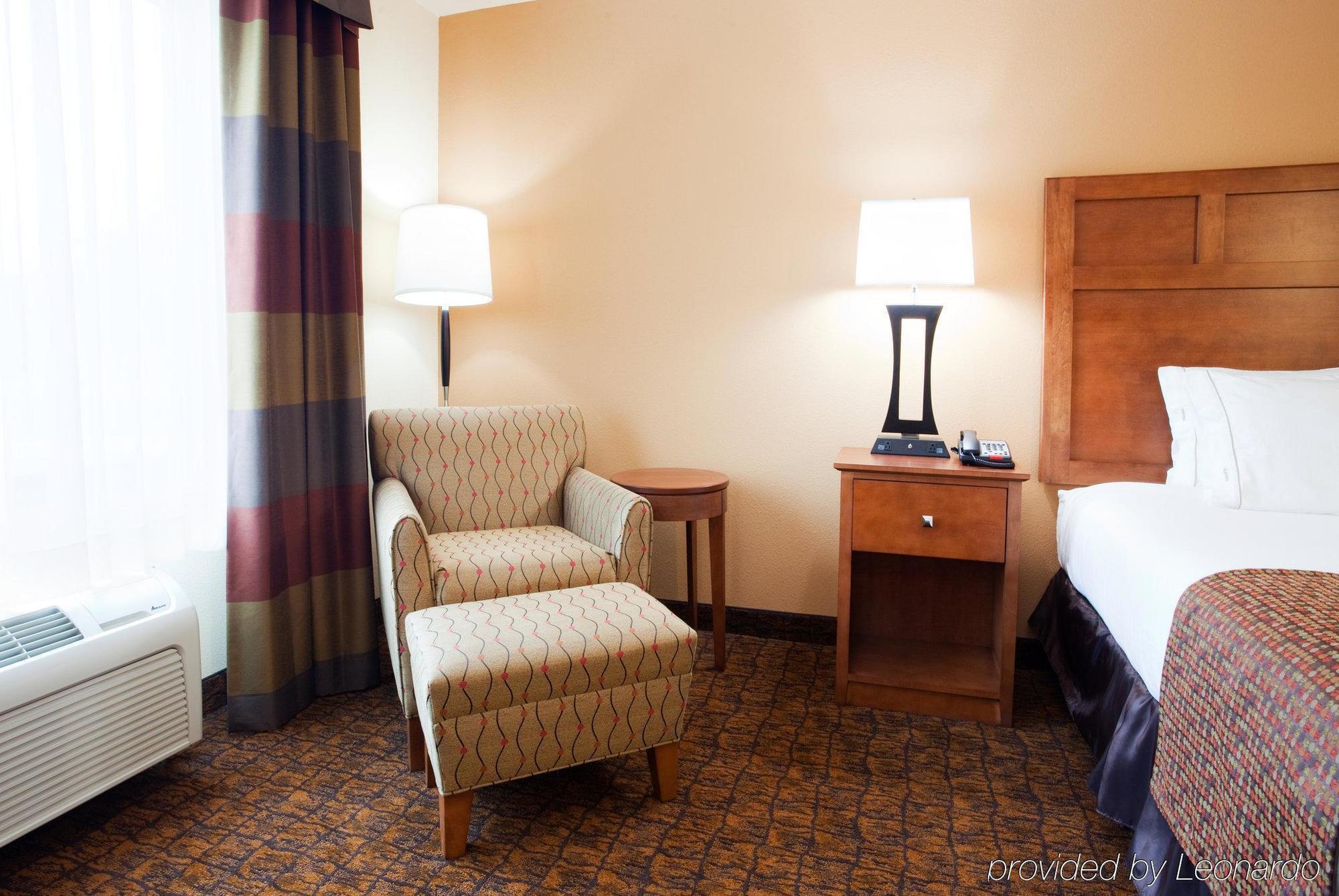Holiday Inn Express Hotel & Suites Mount Airy By Ihg Room photo